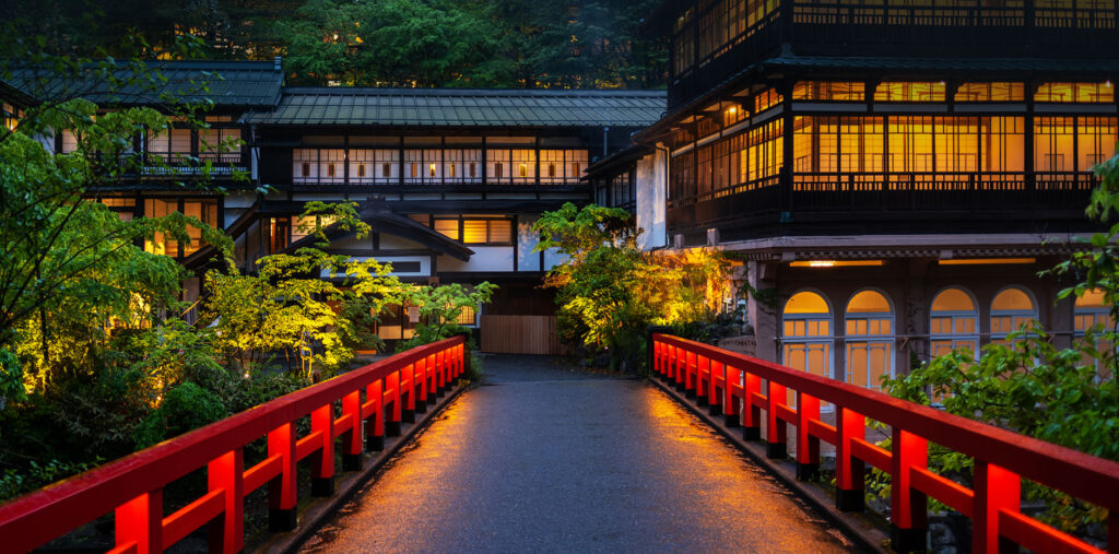 四万温泉の積善館