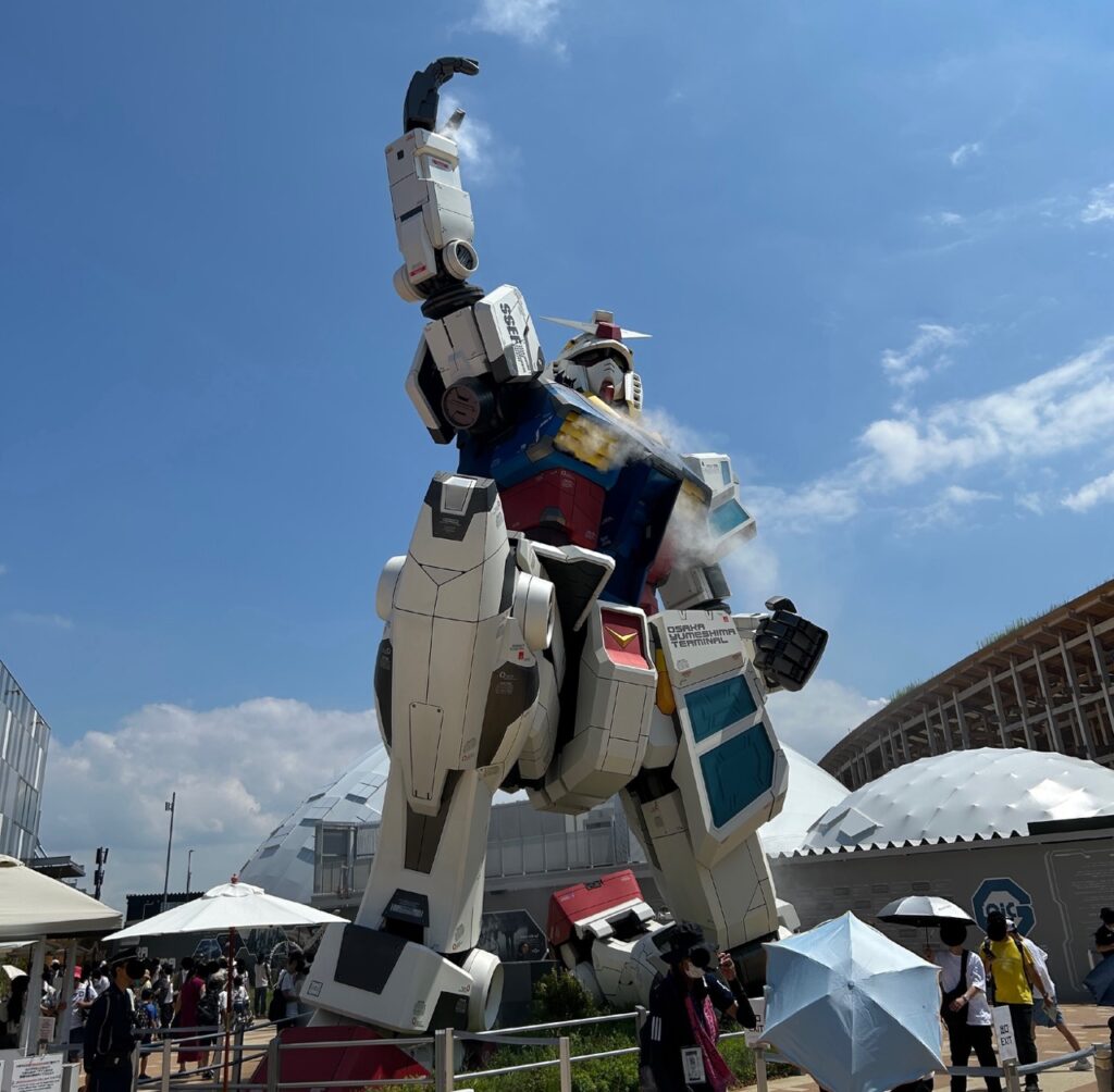 万博会場内のガンダム