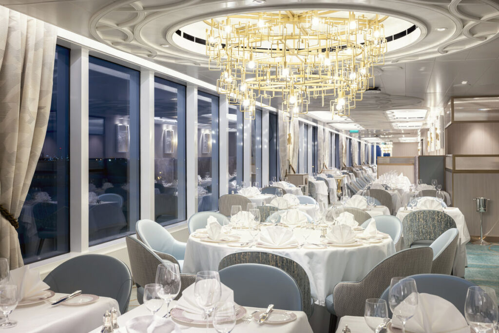 キュナードの「クイーンズ・グリル」レストラン